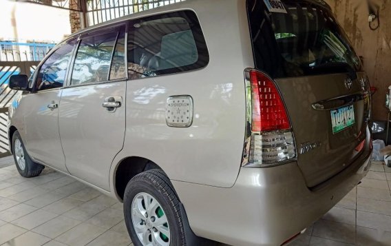 Brightsilver Toyota Innova 2011 for sale in Cainta-5
