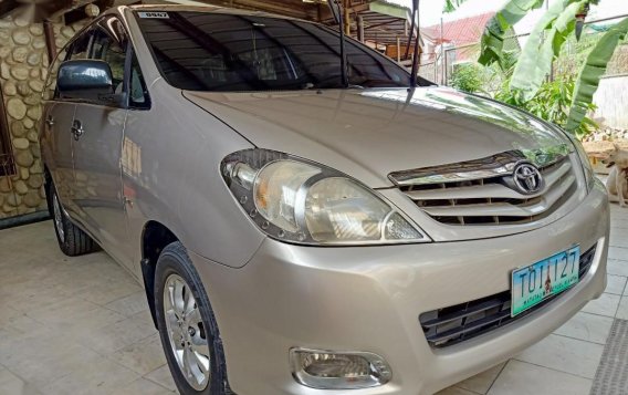 Brightsilver Toyota Innova 2011 for sale in Cainta-6