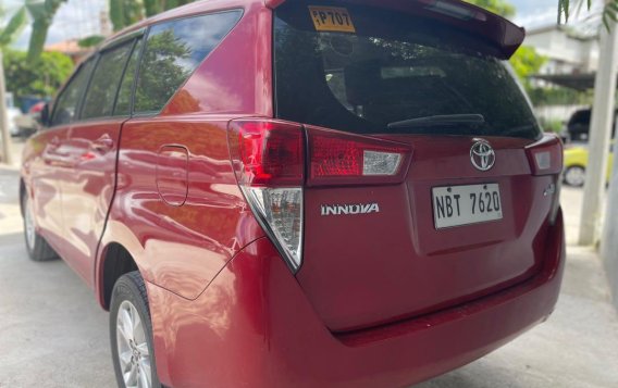 Selling Red Toyota Innova 2019 in Quezon City-3