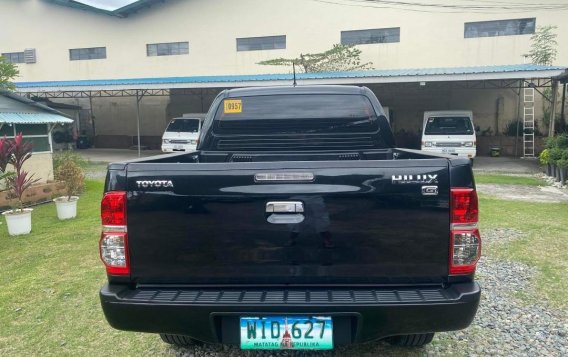 Sell Black 2013 Toyota Hilux in Quezon City-4