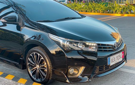 Black Toyota Corolla Altis 2014 for sale in Automatic-4