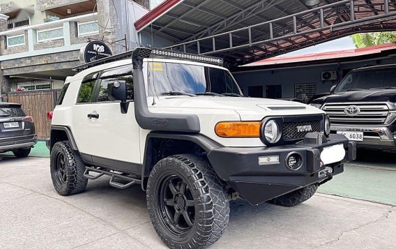 Selling Pearl White Toyota Fj Cruiser 2017 in Bacoor-1