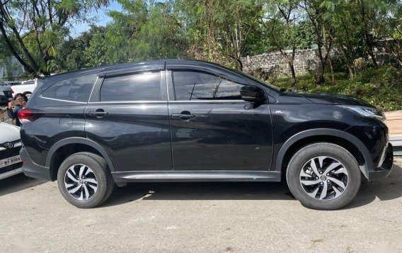 Selling Black Toyota Rush 2021 in Quezon City-1