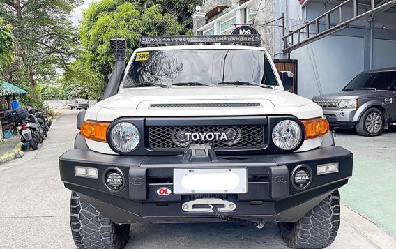 Selling Pearl White Toyota Fj Cruiser 2017 in Bacoor