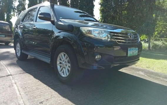 Selling Black Toyota Fortuner 2012 in Makati-1
