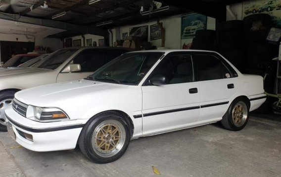 Selling Pearl White Toyota Corolla 1989 in Quezon-1