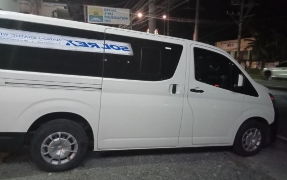 Selling White Toyota Hiace 2019 in Imus-4