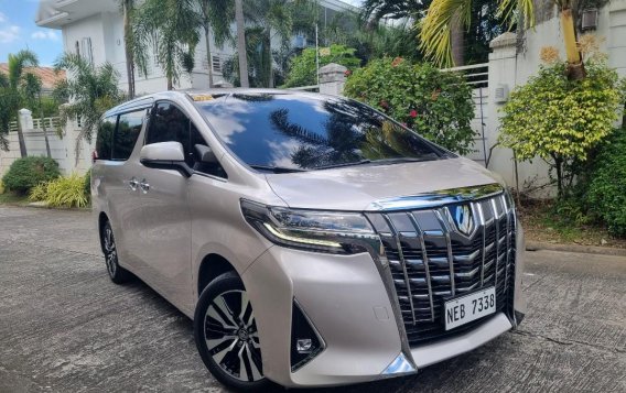Sell Silver 2021 Toyota Alphard in Malabon