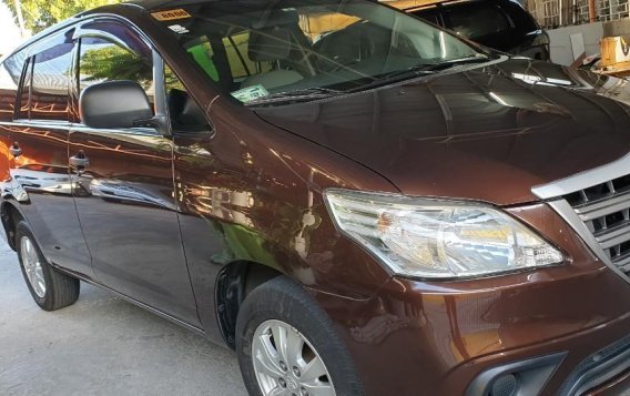 Selling Brown Toyota Innova 2014 in Las Piñas-2