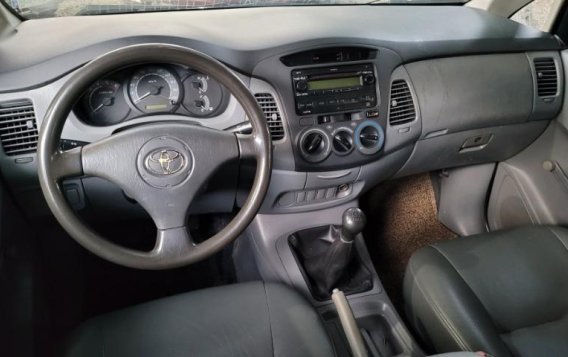 Red Toyota Innova 2005 for sale in Manila-7