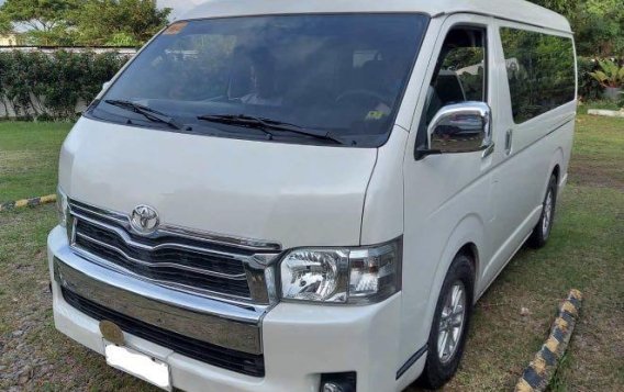 Selling Pearl White Toyota Hiace Super Grandia 2018 in Makati-1