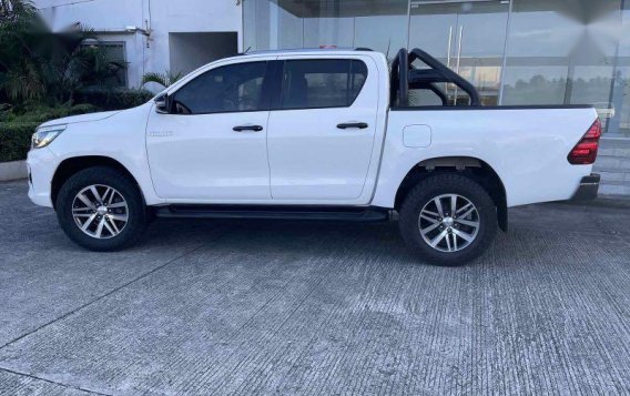Sell White 2018 Toyota Hilux in Pasig-3
