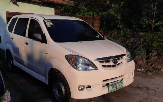 White Toyota Avanza 2011 for sale in Los Baños-1