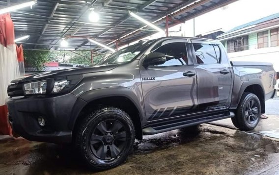 Selling Silver Toyota Hilux 2018 in Quezon-1