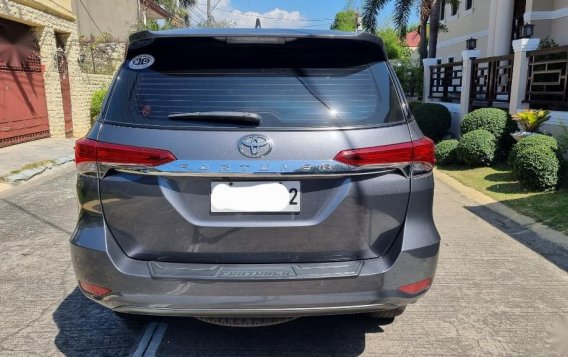Selling Silver Toyota Fortuner 2018 in Las Piñas-2