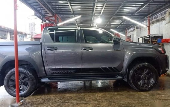 Selling Silver Toyota Hilux 2018 in Quezon-2