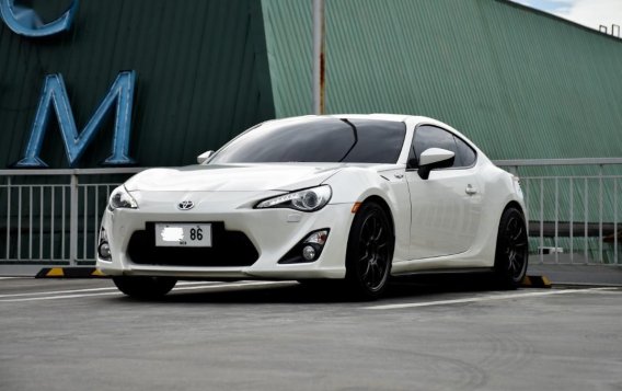 Pearl White Toyota 86 2014 for sale in Quezon