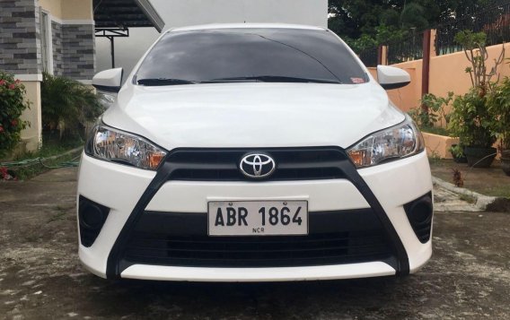 Selling White Toyota Yaris 2015 in Valenzuela-2