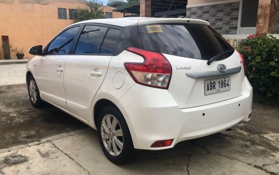 Selling White Toyota Yaris 2015 in Valenzuela-3