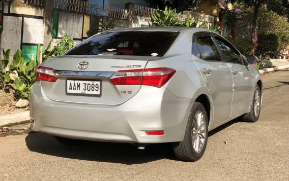 Selling Silver Toyota Corolla Altis 2014 in Quezon City-5