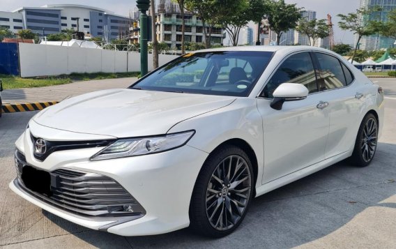 Selling Pearl White Toyota Camry 2019 in Pasig-5