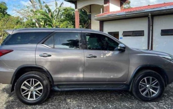 Selling Silver Toyota Fortuner 2018 in Manila-1