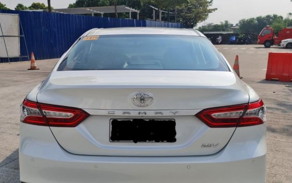 Selling Pearl White Toyota Camry 2019 in Pasig-2