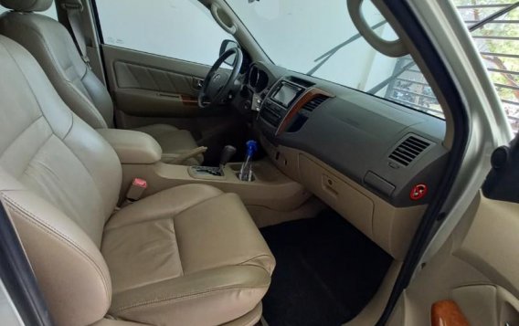 Selling Silver Toyota Fortuner 2011 in Parañaque-3
