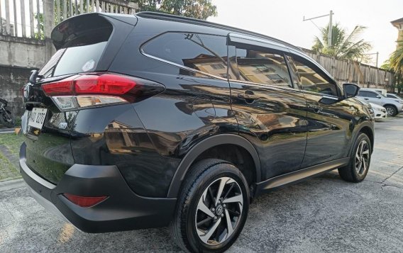 Black Toyota Rush 2018 for sale in Automatic-5