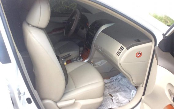 Selling Pearl White Toyota Corolla altis 2010 in Pasig-6
