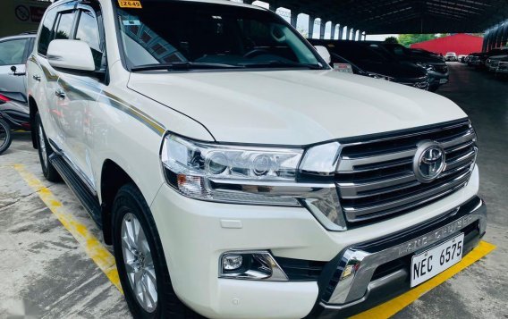 White Toyota Land Cruiser 2018 for sale in Automatic