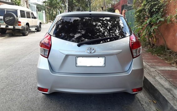 Selling Silver Toyota Yaris 2015 in Manila-5