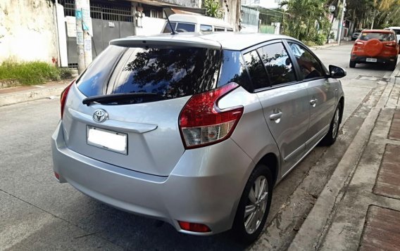 Selling Silver Toyota Yaris 2015 in Manila-6