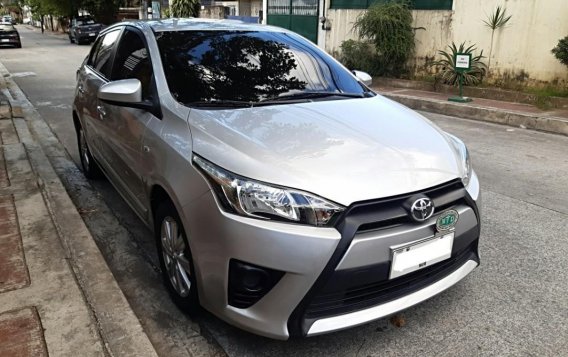 Selling Silver Toyota Yaris 2015 in Manila-1