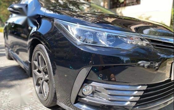 Selling Black Toyota Corolla Altis 2017 in Taguig-1