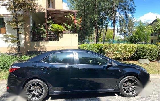 Selling Black Toyota Corolla Altis 2017 in Taguig-9