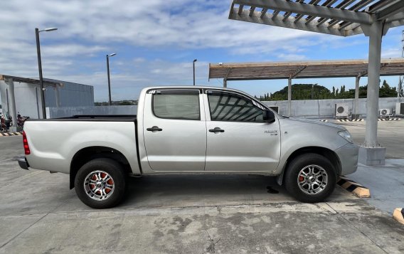 Sell Silver 2010 Toyota Hilux in Manila