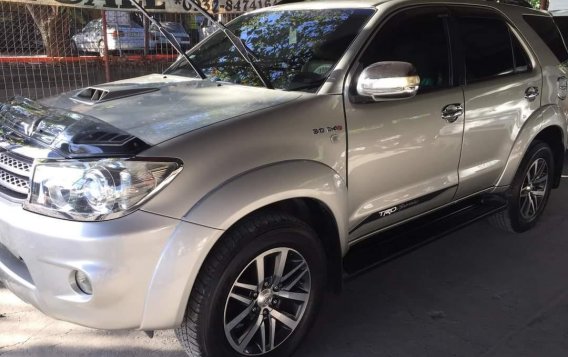 Selling Silver Toyota Fortuner 2010 in Imus-1