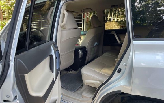 Silver Toyota Land Cruiser 2012 for sale in Makati -5