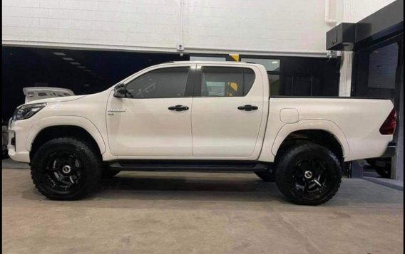Sell White 2019 Toyota Hilux in Caloocan-1