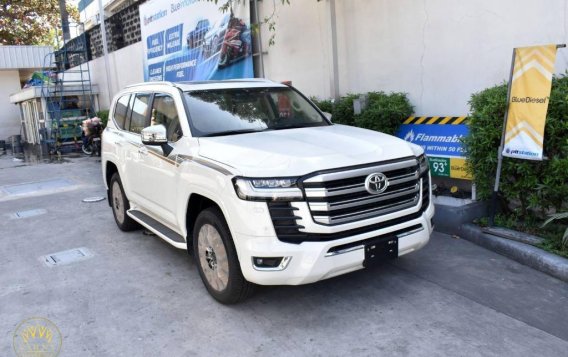 Selling White Toyota Land Cruiser 2022 in Quezon