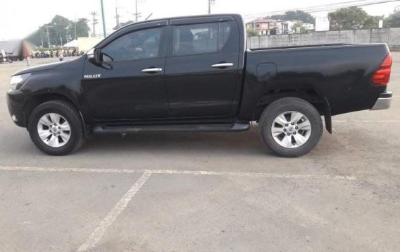Black Toyota Hilux 2017 for sale in Automatic-5