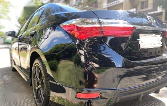 Selling Black Toyota Corolla Altis 2017 in Taguig-4