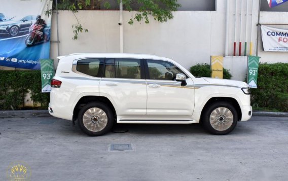 Selling White Toyota Land Cruiser 2022 in Quezon-2
