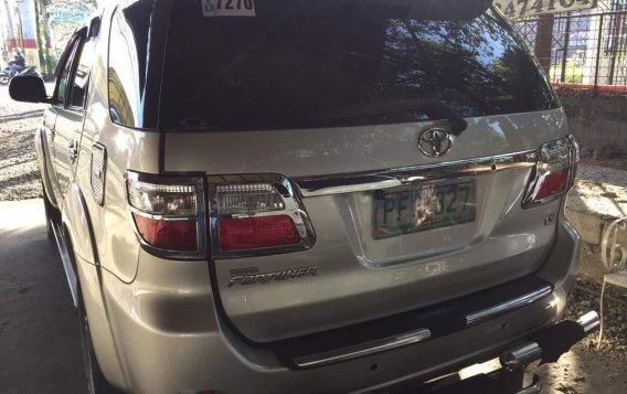 Selling Silver Toyota Fortuner 2010 in Imus-3