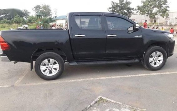 Black Toyota Hilux 2017 for sale in Automatic-4