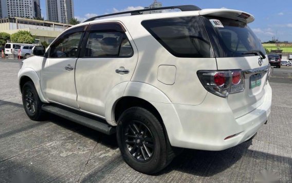 Pearl White Toyota Fortuner 2012 for sale in Pasig-8