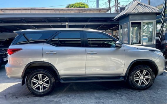 Selling Silver Toyota Fortuner 2017 in Las Piñas-3