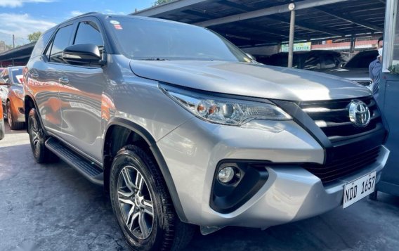 Selling Silver Toyota Fortuner 2017 in Las Piñas-2