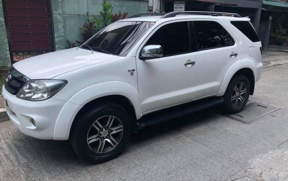 Pearl White Toyota Fortuner 2006 for sale in Quezon 
